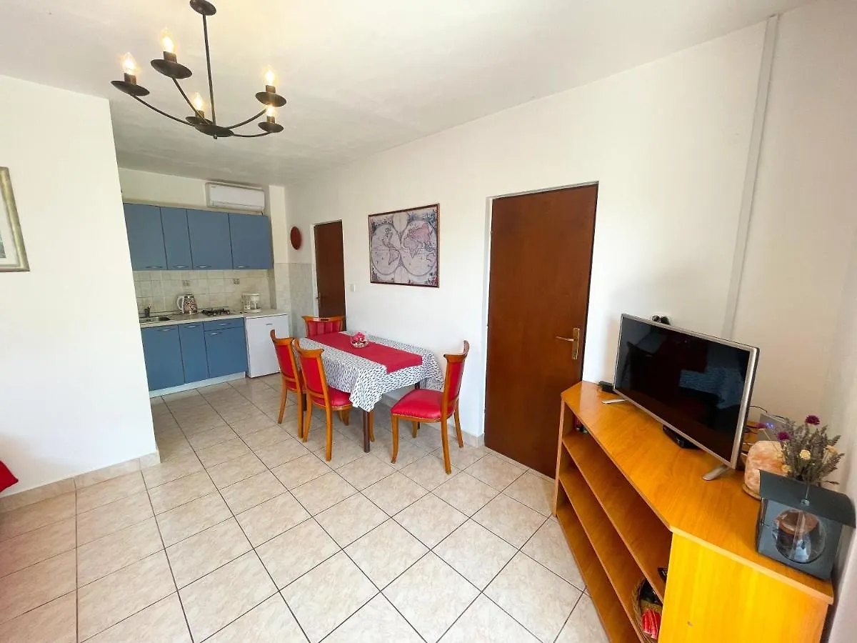 Apartmani Nadica Jadranovo 0*,  Croatia