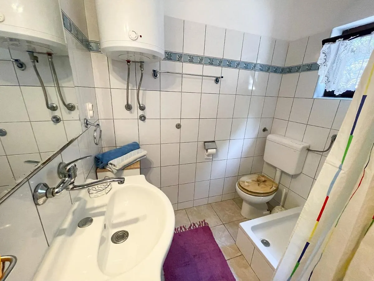 Apartmani Nadica Jadranovo 0*,  Croatia
