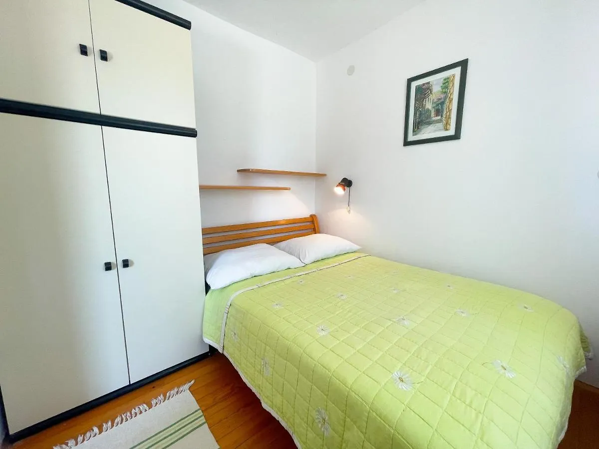 Apartmani Nadica Jadranovo 0*,  Croatia